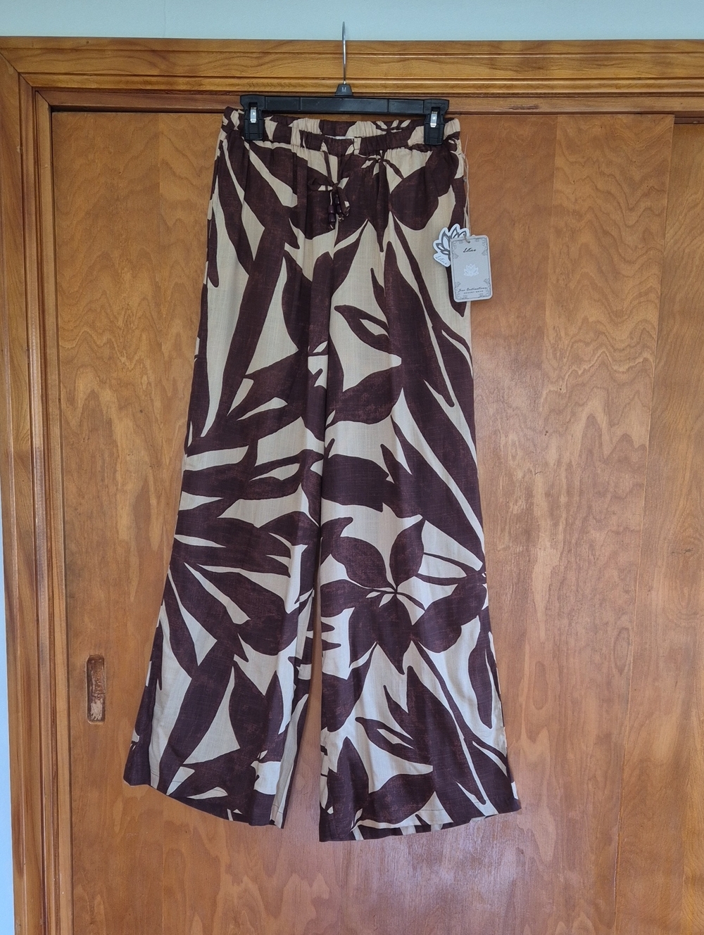 True Destination Wide-Leg Drawstring Palazzo Pants in Brown Leaf Print, size S
